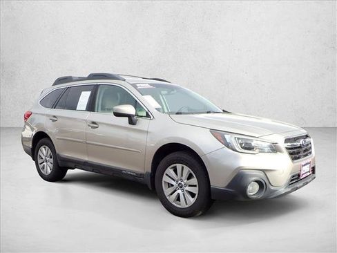 Used 2018 Subaru Outback 2.5i Premium image 6