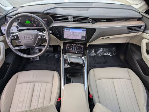 Used 2024 Audi Q8 e-tron Premium image 7