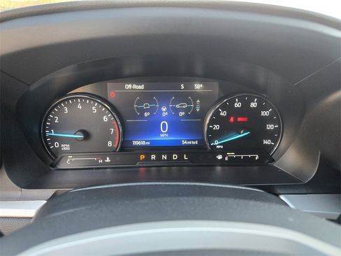 Used 2022 Ford Explorer XLT w/ Equipment Group 202A image 5