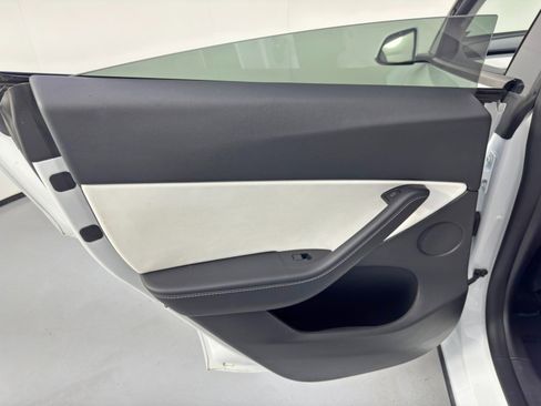 Used 2021 Tesla Model Y Long Range image 43