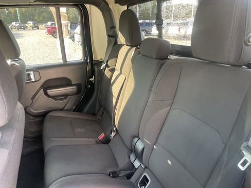 Used 2023 Jeep Gladiator Sport image 12