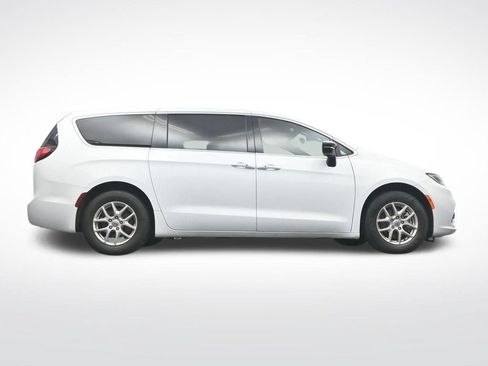 Used 2025 Chrysler Pacifica Select FWD image 35