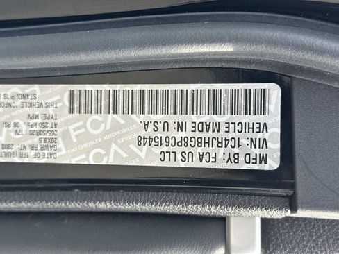 Used 2023 Jeep Grand Cherokee Limited w/ Luxury Tech Group II AWD/4WD image 32