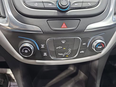 Used 2021 Chevrolet Equinox LT image 21