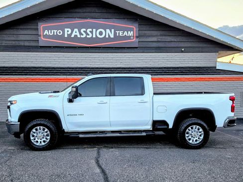 Used 2023 Chevrolet Silverado 2500 LT image 2