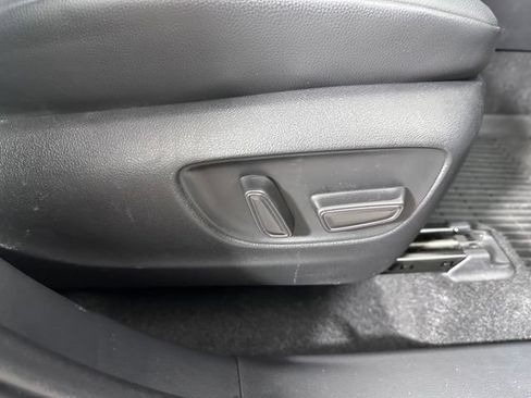 Used 2024 Toyota Highlander XLE AWD/4WD image 11