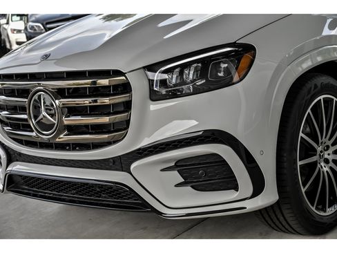 Certified 2026 Mercedes-Benz GLS 450 4MATIC image 4
