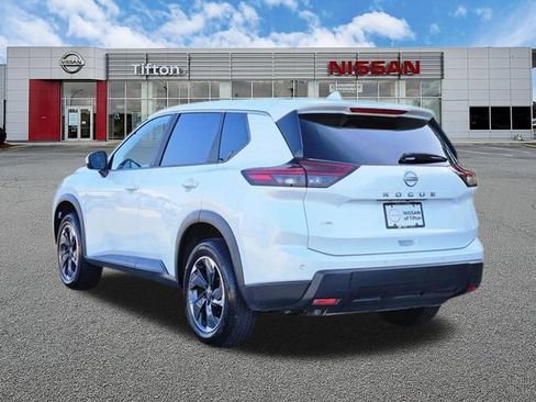 Used 2025 Nissan Rogue SV FWD image 6