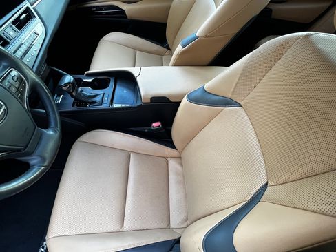 Certified 2023 Lexus ES 350 w/ Premium Package image 16