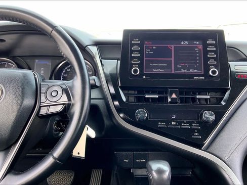 Used 2021 Toyota Camry SE image 7