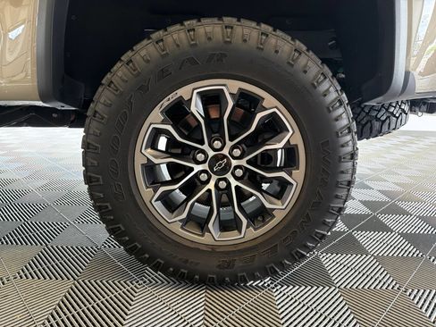 Used 2022 Chevrolet Colorado ZR2 AWD/4WD image 9