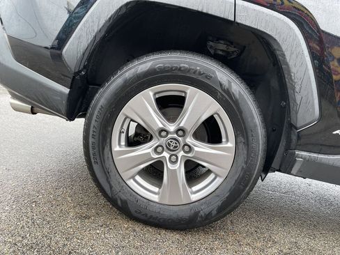 Certified 2022 Toyota RAV4 LE AWD/4WD image 12