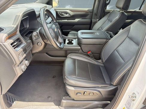 Used 2023 Chevrolet Suburban Premier image 5