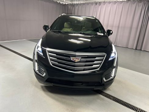 Used 2019 Cadillac XT5 Premium Luxury AWD/4WD image 2