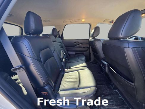 Used 2024 Nissan Pathfinder SL image 10