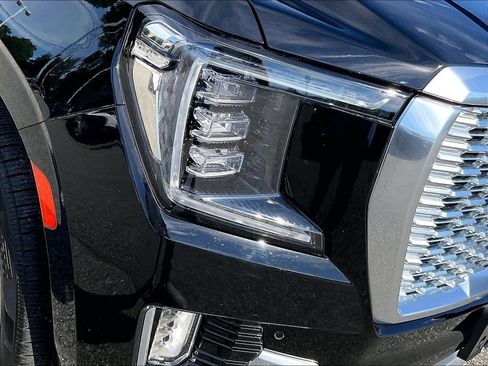 Used 2023 GMC Yukon XL Denali AWD/4WD image 33