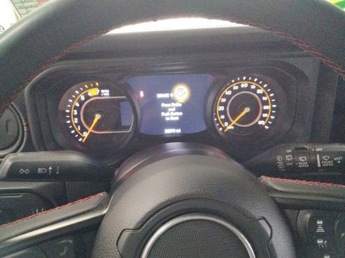 Used 2024 Jeep Wrangler Unlimited Rubicon w/ Convenience Group AWD/4WD image 26
