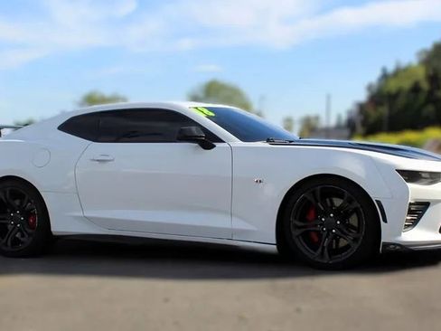 Used 2018 Chevrolet Camaro SS RWD image 10