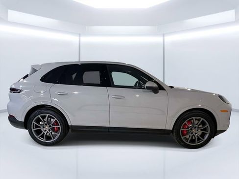 New 2026 Porsche Cayenne S image 10