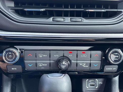 Certified 2024 Jeep Compass Limited w/ High Altitude Package image 27