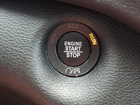 Used 2021 Jeep Cherokee Latitude Plus AWD/4WD image 23