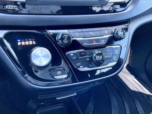 Used 2018 Chrysler Pacifica Touring Plus w/ S Appearance Package FWD image 30