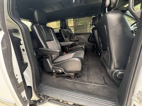 Used 2014 Chrysler Town & Country S FWD image 20