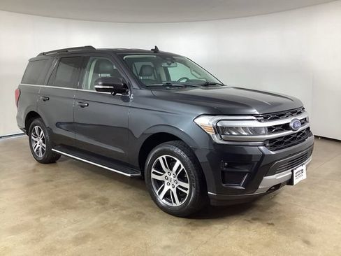 Used 2022 Ford Expedition XLT AWD/4WD image 5