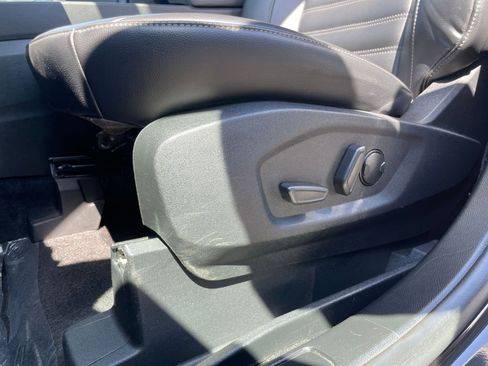 Used 2024 Ford Edge SEL image 23