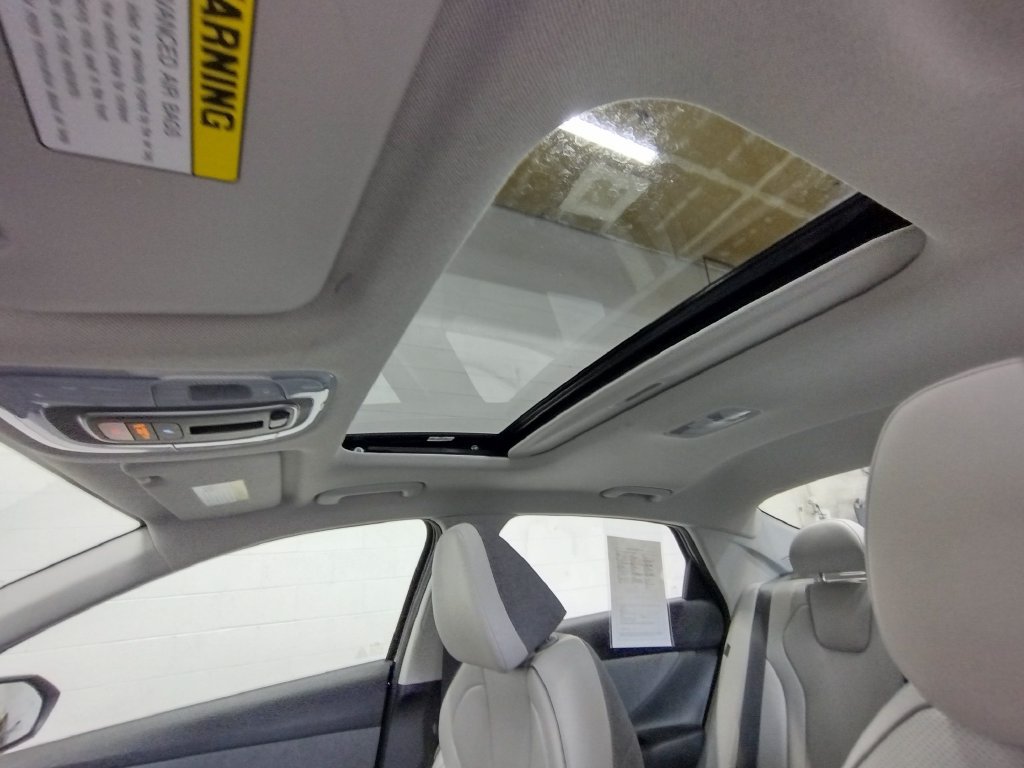 Certified 2024 Hyundai Elantra Limited FWD image 24