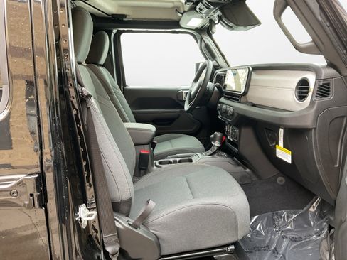 New 2026 Jeep Gladiator Sport image 15