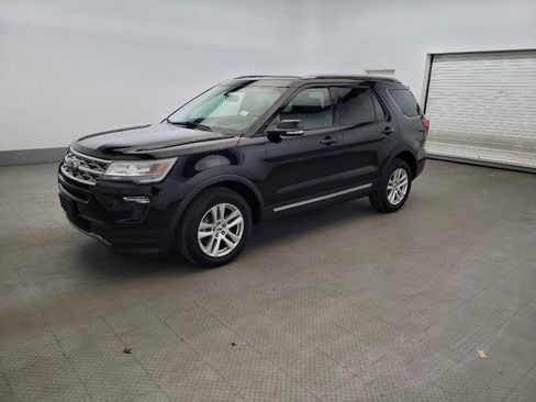 Used 2018 Ford Explorer XLT w/ Equipment Group 202A AWD/4WD image 2