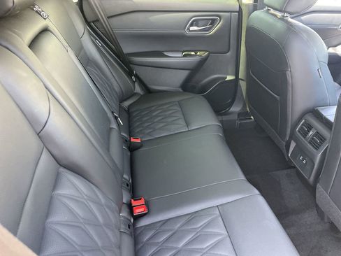 Used 2025 Nissan Rogue Platinum AWD/4WD image 12