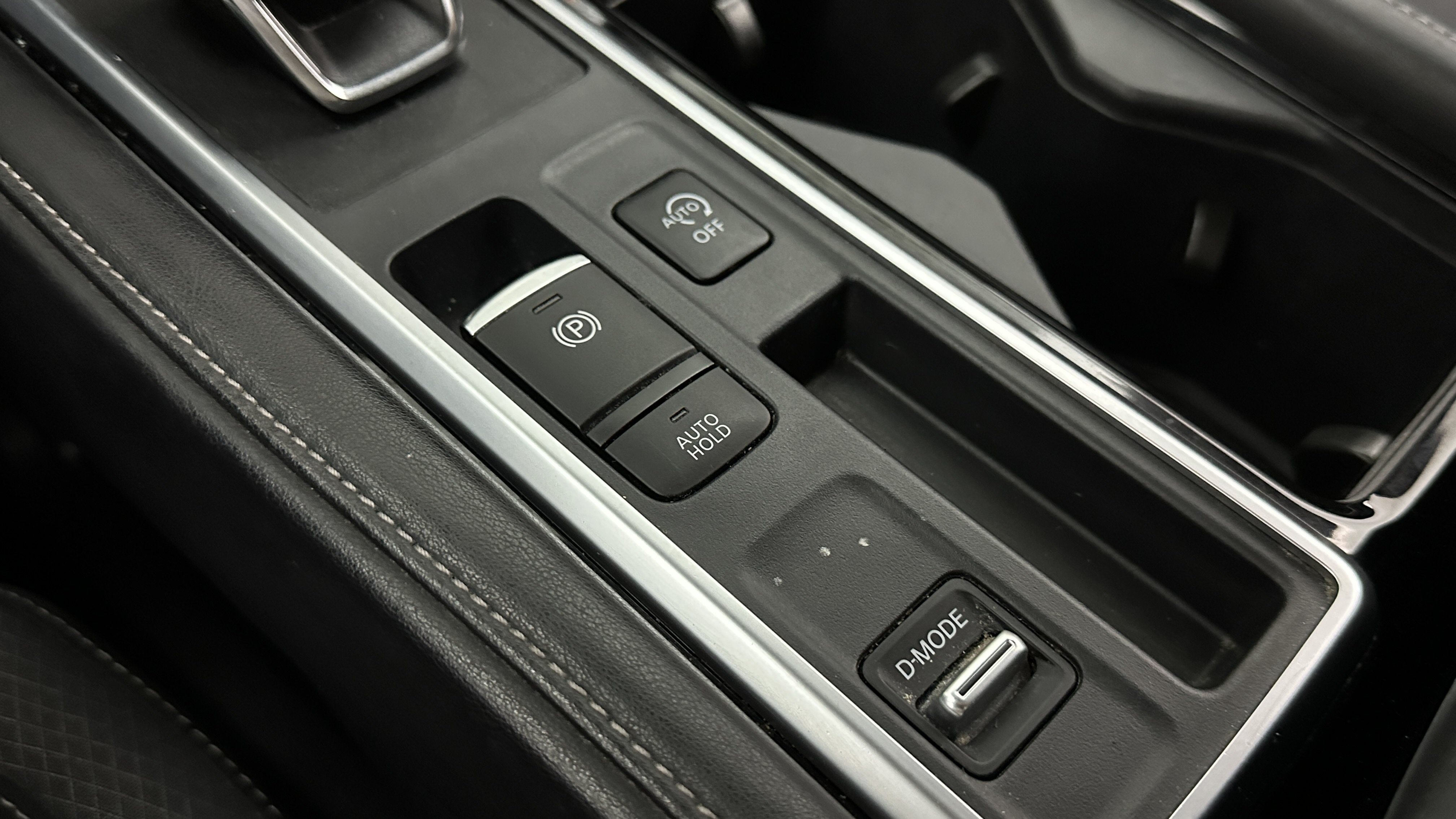 Used 2024 Nissan Pathfinder SV FWD image 17