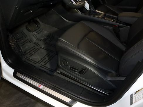 Used 2025 Audi Q3 2.0T Premium image 23
