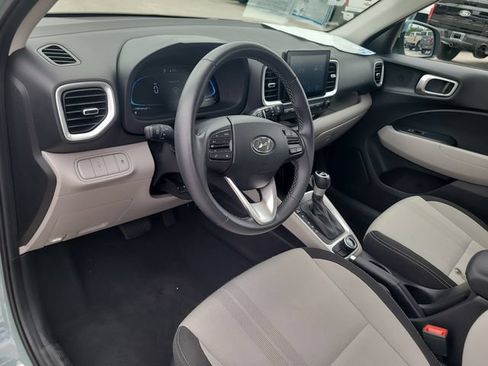 Used 2025 Hyundai Venue SEL FWD image 18