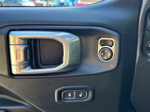 Used 2024 Jeep Wrangler Unlimited w/ Convenience Group AWD/4WD image 23