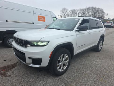 Used 2023 Jeep Grand Cherokee L Limited image 2