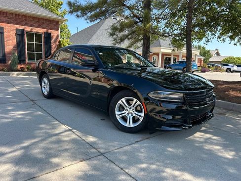 Used 2021 Dodge Charger SXT w/ Leather Interior Group RWD image 5