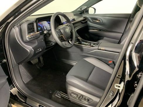 Used 2025 Toyota Crown Signia image 31