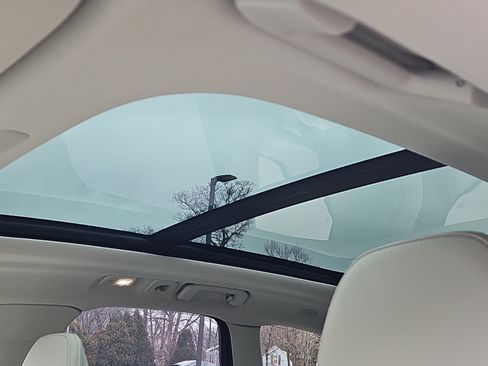 Used 2025 Volvo XC60 T8 Plus w/ Protection Package Premier image 8