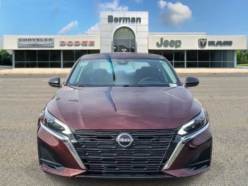 Used 2024 Nissan Altima 2.5 SV FWD image 8