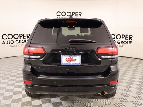 Used 2020 Jeep Grand Cherokee Altitude AWD/4WD image 22