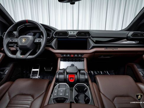 Used 2025 Lamborghini Urus SE image 32