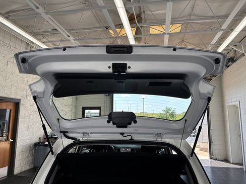 Used 2025 Hyundai Venue SEL FWD image 10