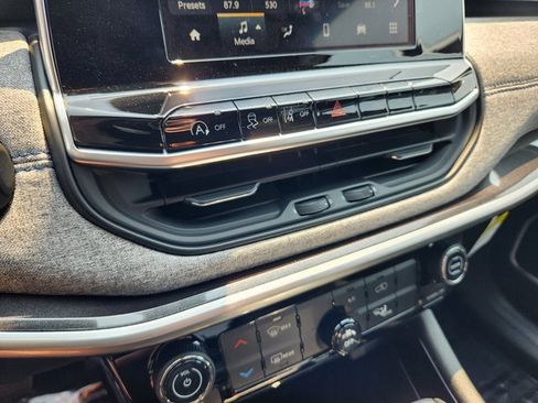 New 2025 Jeep Compass Latitude image 16