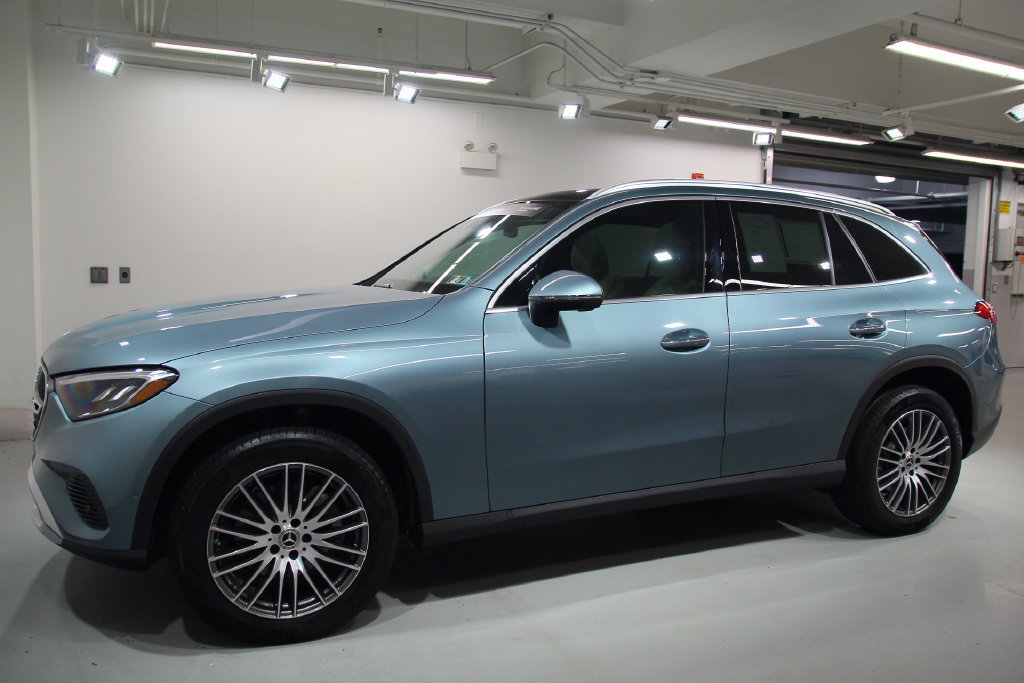 Certified 2025 Mercedes-Benz GLC 300 image 4