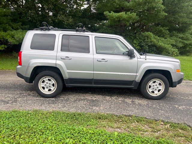 Used 2015 Jeep Patriot Sport w/ Power Value Group AWD/4WD image 2