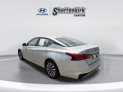 Used 2023 Nissan Altima 2.5 SV image 7