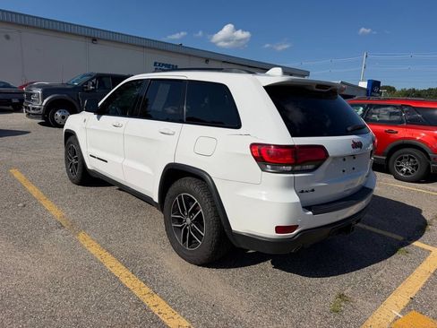 Used 2018 Jeep Grand Cherokee Trailhawk w/ Trailhawk Luxury Group AWD/4WD image 2